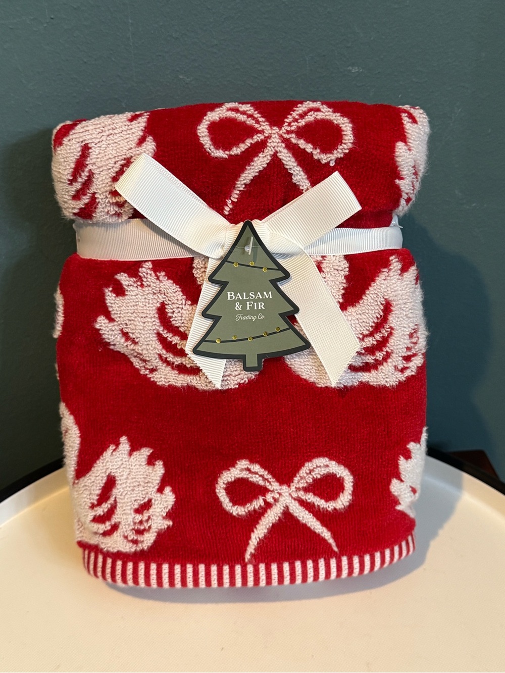 NWT 2 Pc. Christmas Hand Towels Set Red with white swans and bows